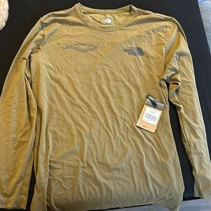 NWT Men’s North Face long sleeve shirt